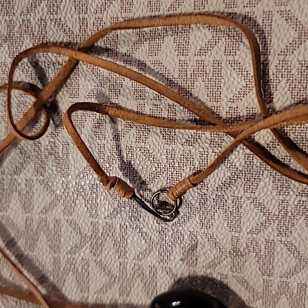 Vintage Hawaiian Black Kukui Nut Lei Necklace - Picture 5 of 7